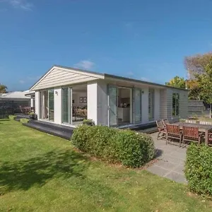 Bed & Breakfast In The Heart Of Fendalton, Christchurch
